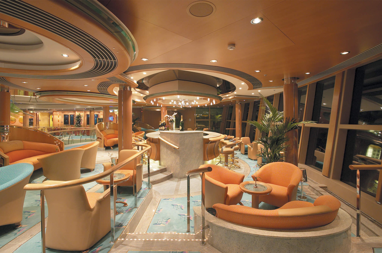 Круїзний лайнер Serenade of the Seas - Гостиная Champagne (Champagne Lounge)