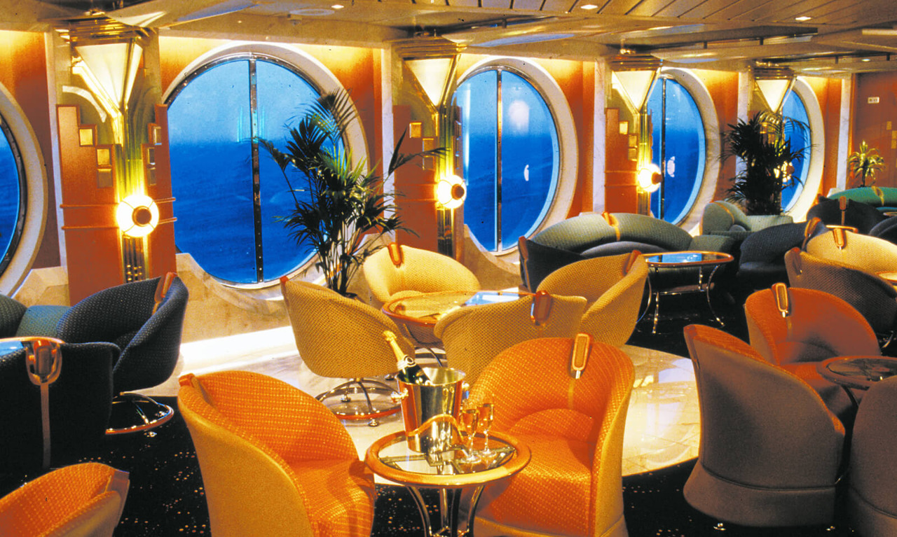 Круизный лайнер Vision of the Seas - Гостиная Шампань (Champagne Lounge)