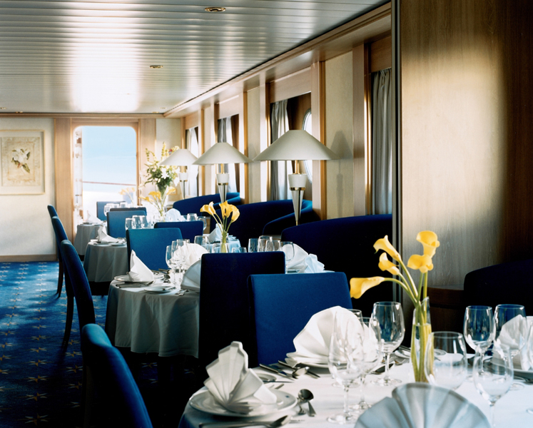 Круизный лайнер Celebrity Xpedition - Основной ресторан (Dining Room)