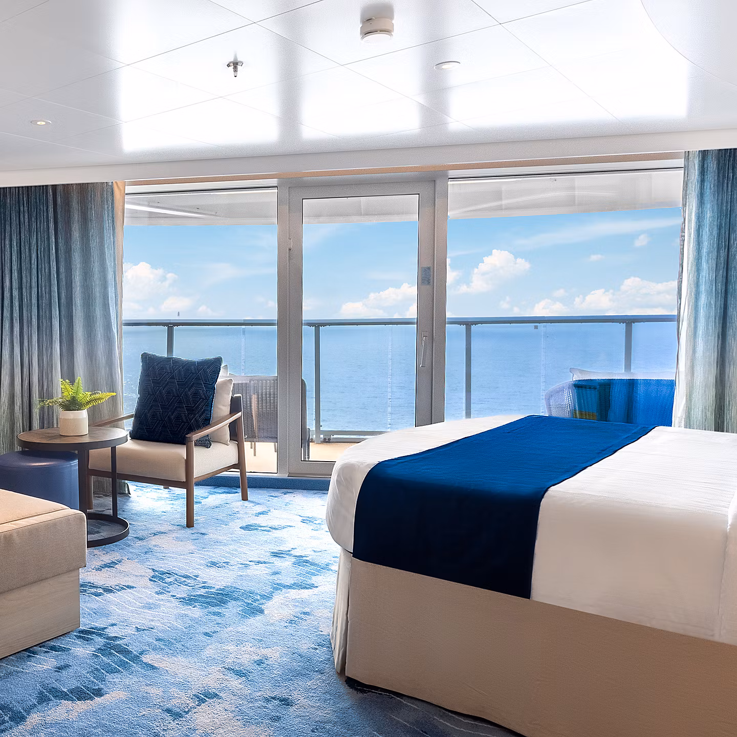 Круизный лайнер Legend of the Seas - sunset-corner-suite-1440x1440px